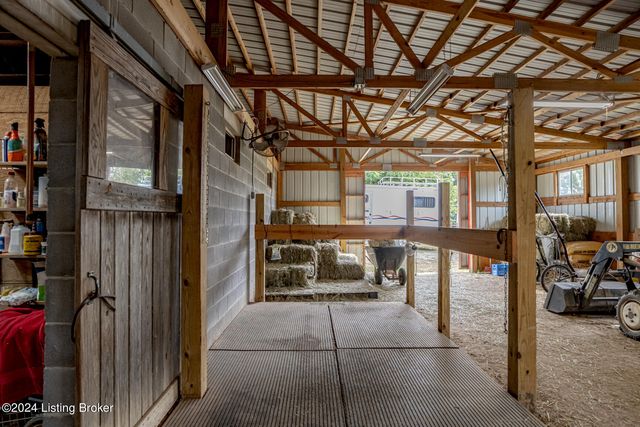 4626 Glen Rose Rd, Louisville, KY 40229