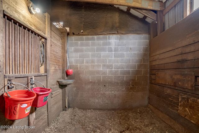 4626 Glen Rose Rd, Louisville, KY 40229