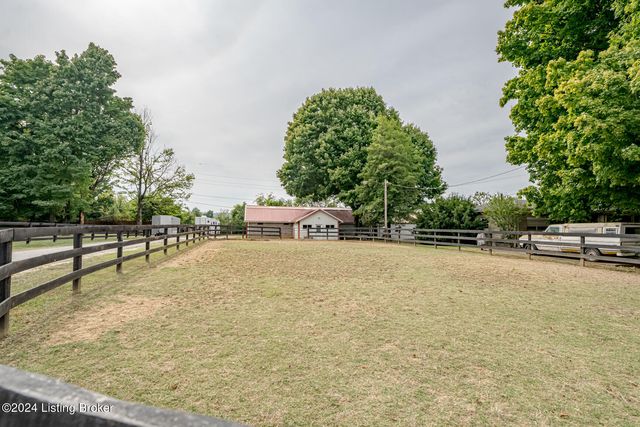 4626 Glen Rose Rd, Louisville, KY 40229