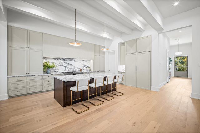 623 E 13th Street, Houston, TX 77008