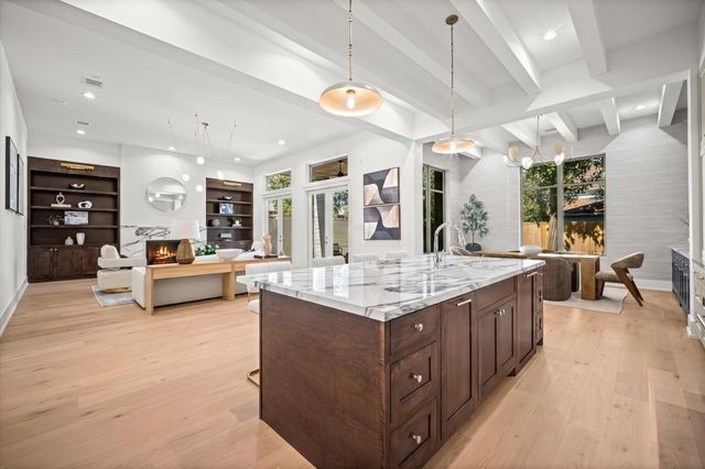 623 E 13th Street, Houston, TX 77008