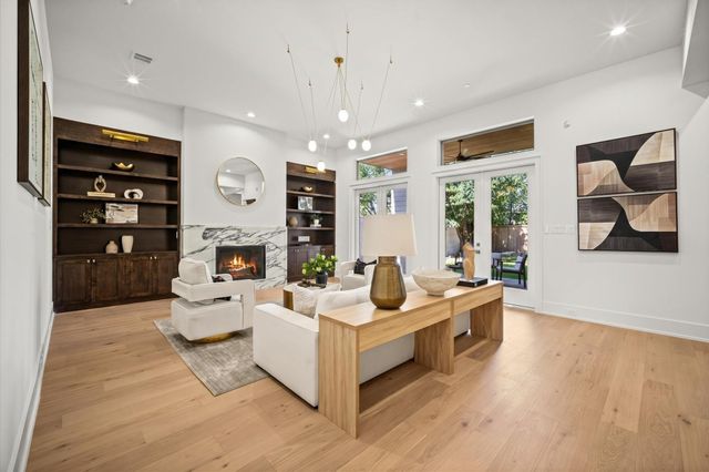 623 E 13th Street, Houston, TX 77008