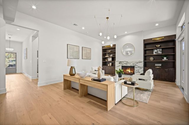 623 E 13th Street, Houston, TX 77008