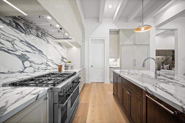 623 E 13th Street, Houston, TX 77008