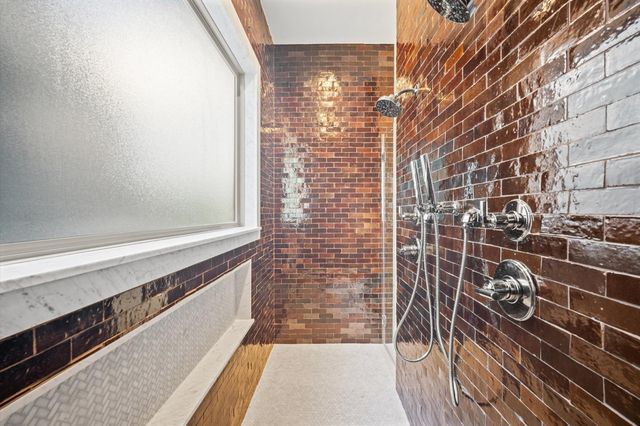 623 E 13th Street, Houston, TX 77008