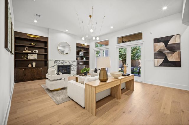 623 E 13th Street, Houston, TX 77008