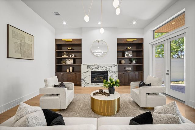 623 E 13th Street, Houston, TX 77008