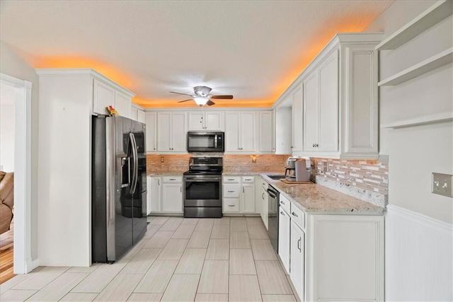 150 Kings Court SW, Calhoun, GA 30701