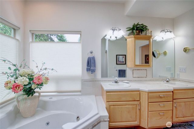 11 Whispering Cedars Court, Bellingham, WA 98229