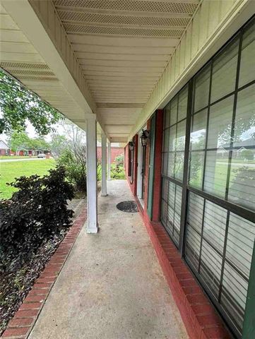 5469 Henning Drive W, Mobile, AL 36619
