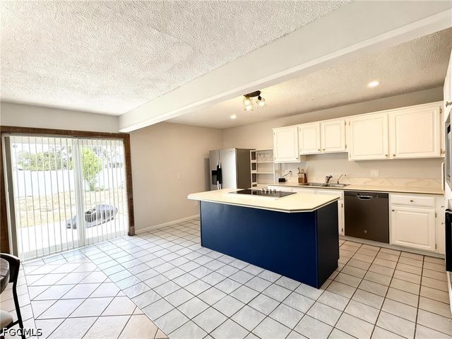429 SW 44th ST, Cape Coral, FL 33914