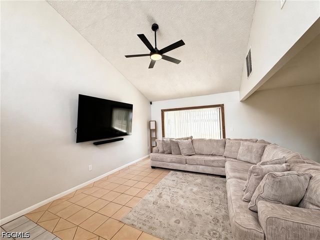 429 SW 44th ST, Cape Coral, FL 33914