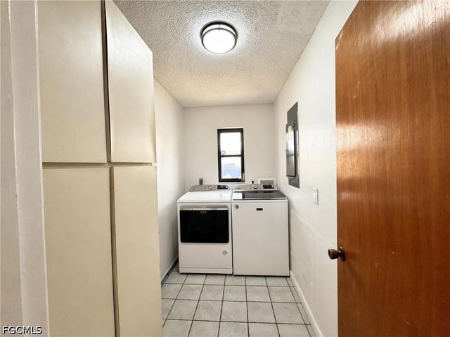 429 SW 44th ST, Cape Coral, FL 33914