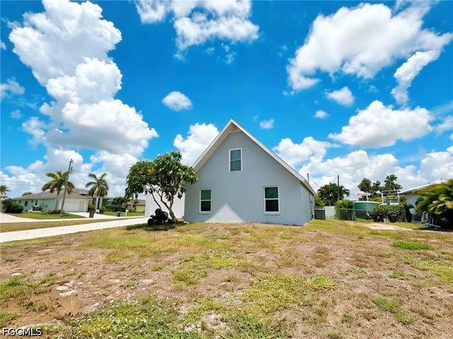 429 SW 44th ST, Cape Coral, FL 33914