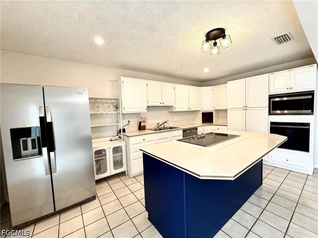 429 SW 44th ST, Cape Coral, FL 33914