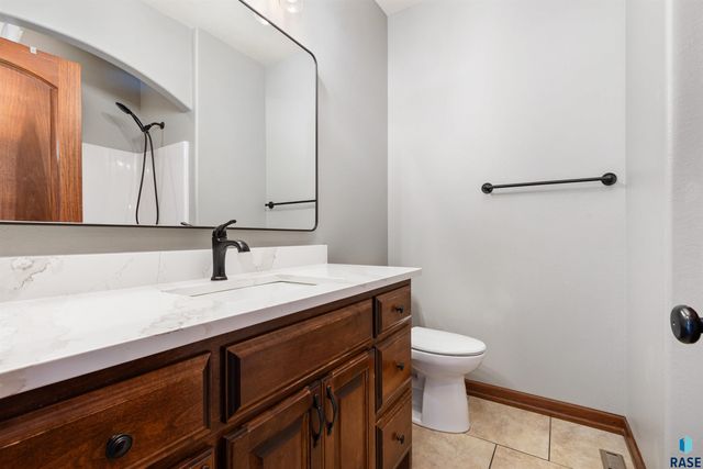 2029 S Abbeystone Ct Court, Sioux Falls, SD 57110