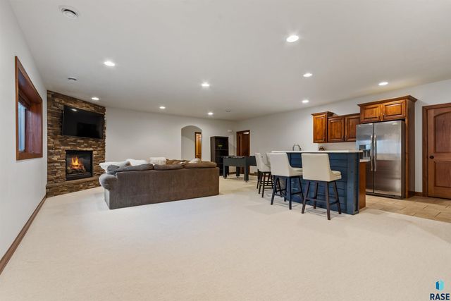 2029 S Abbeystone Ct Court, Sioux Falls, SD 57110