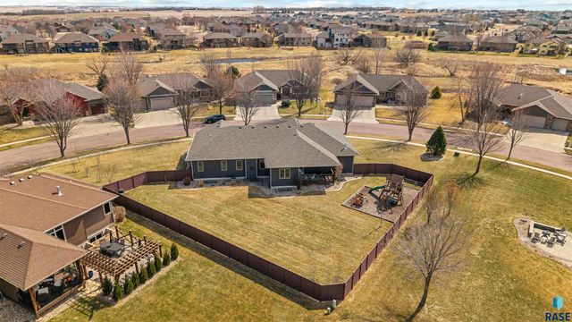 2029 S Abbeystone Ct Court, Sioux Falls, SD 57110