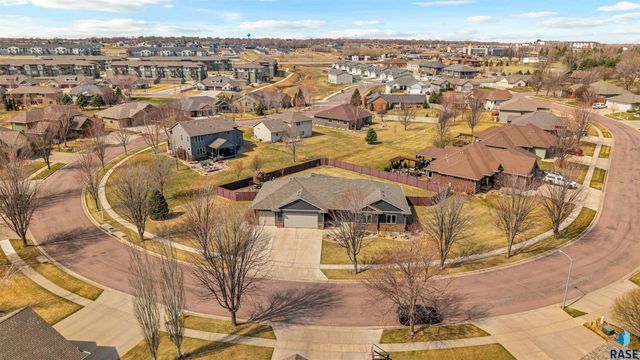 2029 S Abbeystone Ct Court, Sioux Falls, SD 57110