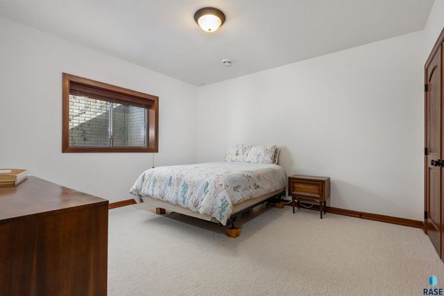 2029 S Abbeystone Ct Court, Sioux Falls, SD 57110