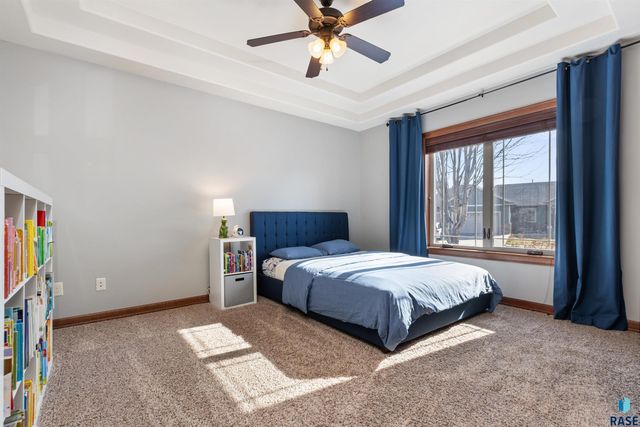 2029 S Abbeystone Ct Court, Sioux Falls, SD 57110