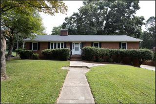 2530 Merrimont Drive, Winston-salem, NC 27106