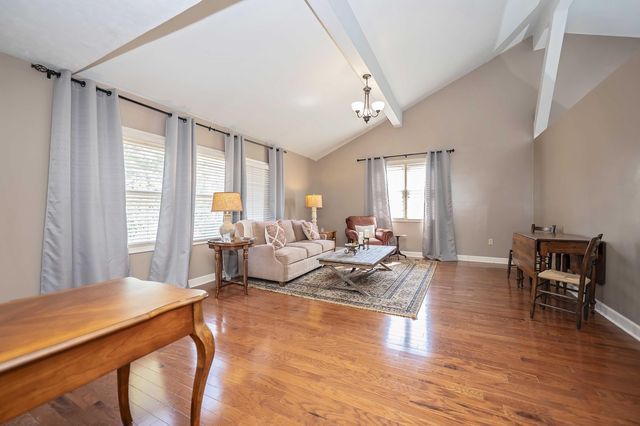 1033 E Stanford Street, Springfield, MO 65807