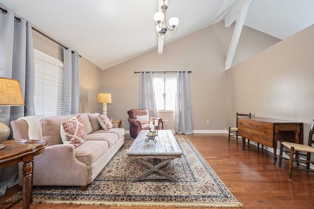 1033 E Stanford Street, Springfield, MO 65807