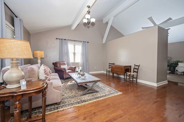 1033 E Stanford Street, Springfield, MO 65807