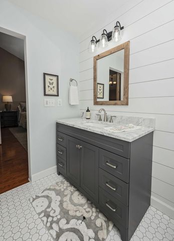 1033 E Stanford Street, Springfield, MO 65807