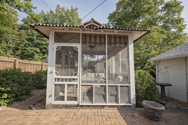 1033 E Stanford Street, Springfield, MO 65807