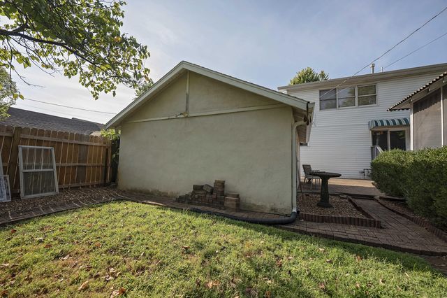 1033 E Stanford Street, Springfield, MO 65807