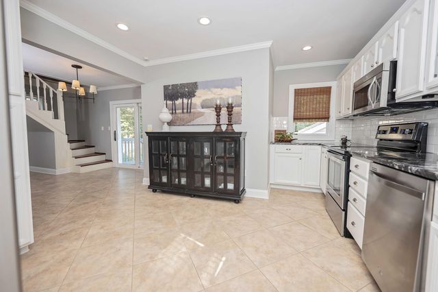 1033 E Stanford Street, Springfield, MO 65807