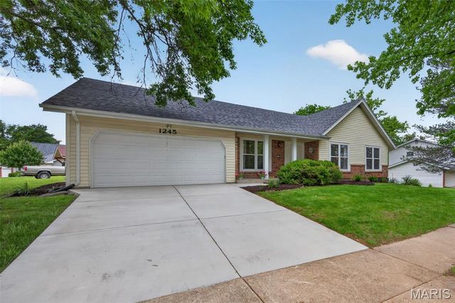 1245 Ticonderoga Drive, Chesterfield, MO 63017