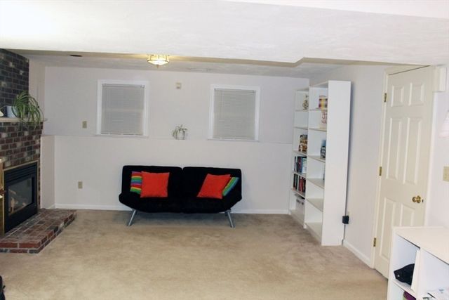 19 Hillando Dr, Shrewsbury, MA 01545