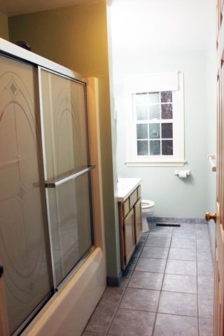 19 Hillando Dr, Shrewsbury, MA 01545