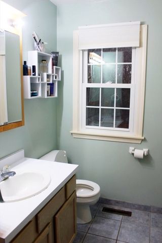 19 Hillando Dr, Shrewsbury, MA 01545