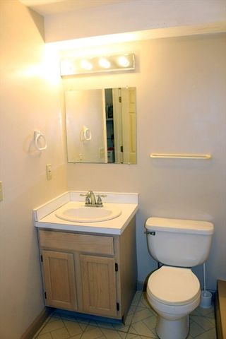 19 Hillando Dr, Shrewsbury, MA 01545