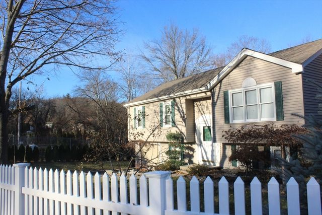 19 Hillando Dr, Shrewsbury, MA 01545