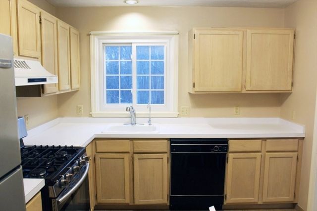 19 Hillando Dr, Shrewsbury, MA 01545