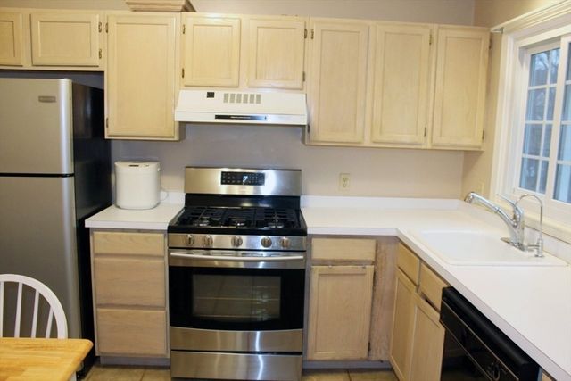 19 Hillando Dr, Shrewsbury, MA 01545