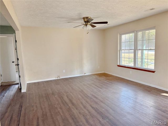 22793 Pleasant Drive, Lebanon, MO 65536