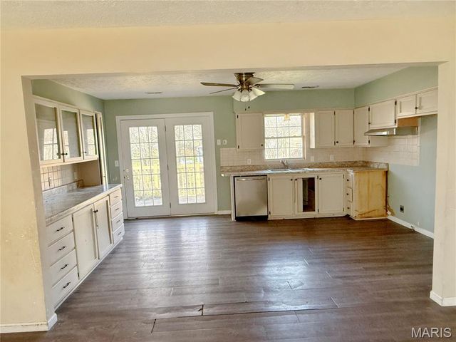 22793 Pleasant Drive, Lebanon, MO 65536