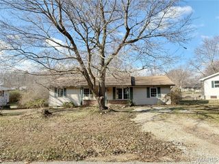 22793 Pleasant Drive, Lebanon, MO 65536
