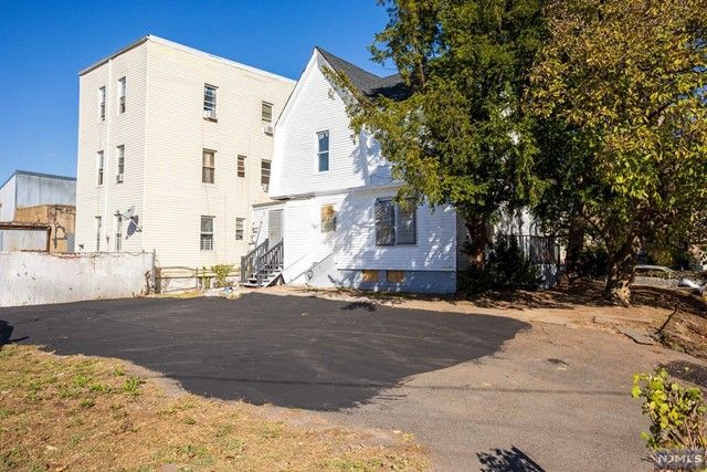 586-588 Hawthorne Avenue, Newark, NJ 07112