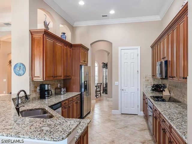 9392 Copper Rock CT, Naples, FL 34120