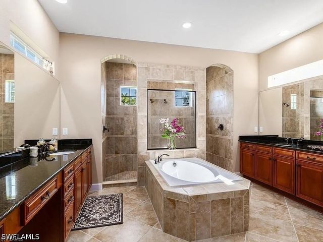 9392 Copper Rock CT, Naples, FL 34120