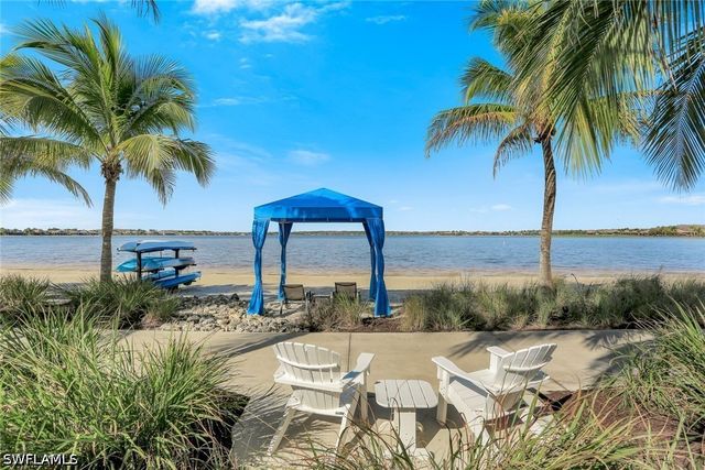 9392 Copper Rock CT, Naples, FL 34120