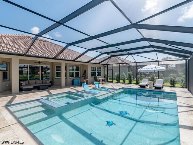 9392 Copper Rock CT, Naples, FL 34120