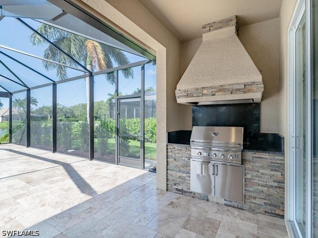 9392 Copper Rock CT, Naples, FL 34120